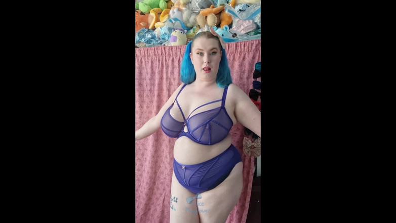 Alice_Mayflower_Scottish: Vestido de látex e lingerie unboxing - menina solo