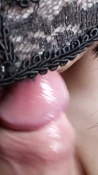 Slutty fru ger honom en avsugning