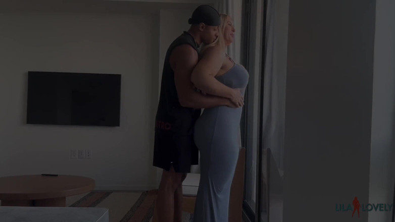 Lila Lovely: Hotel anschluss muskulöse durchnÃ¤se dehnt vollbusige blonde MILF lila schön...