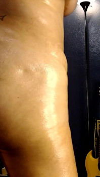 Stor jiggly oljad röv skakar studs Clench