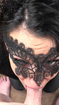 Sexy Kitty Karma Blayze slikt een schacht