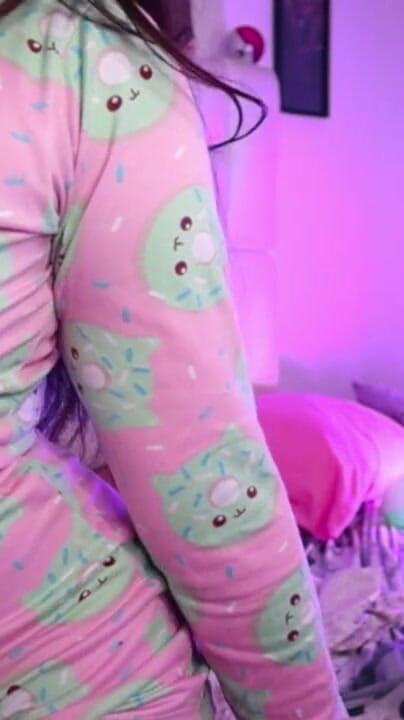 Just Take a Peek (Cuttie Jennie)