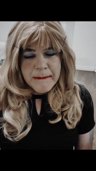 Kadın Kılıklı Emily'yi Eğitiyor Bölüm 1