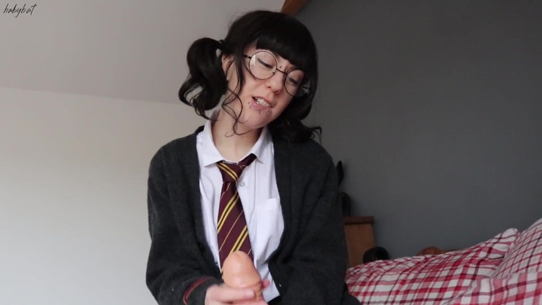 Fetpup: Zonder condoom een griffindor-meisje neuken