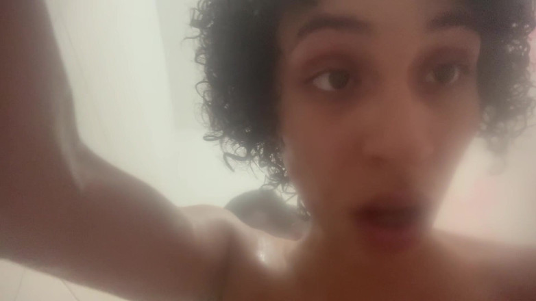 Hineydipp73: शॉवर में मेरी बहनों के प्रेमी को चोदना