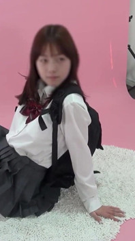 팬티가 첫 번째 숨을 수 있는 비밀을 드러내면서 미안하다고 속삭이는 순수한 아이돌 겸둥이