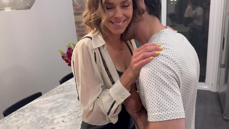 Serenity Cox: Esposa recebe meia-calça / Meia-calça rasgada em seguida, fodida e dupla...