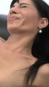 Французскую зрелую анально трахают