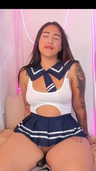 Keldai Besar Saya Dikawal Oleh Peminat Dalam Tiktok Live