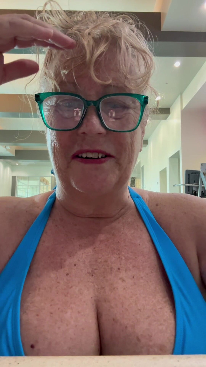 Big Ass 4 U: Pooltijd tieten