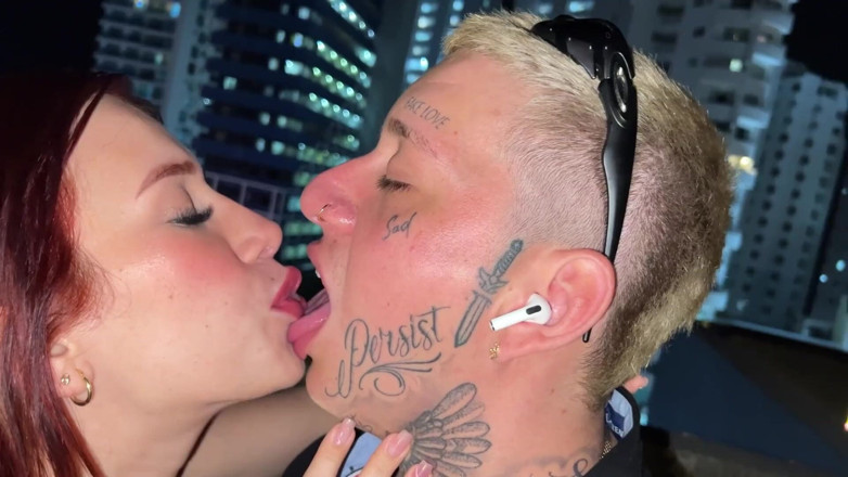 Katty Blake: 他街で出会ったカメラマンと夫を寝取られ、夫が仕事中に見知らぬ男とセックスする