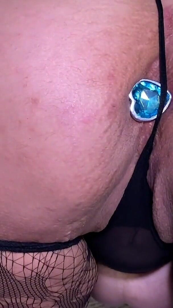 Dorky Darien: Big Booty Latina Devours Nerd