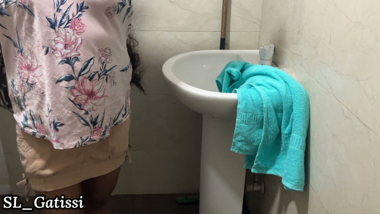 SL Gatissi studio: Junge sri-lankische frau hat sex beim baden