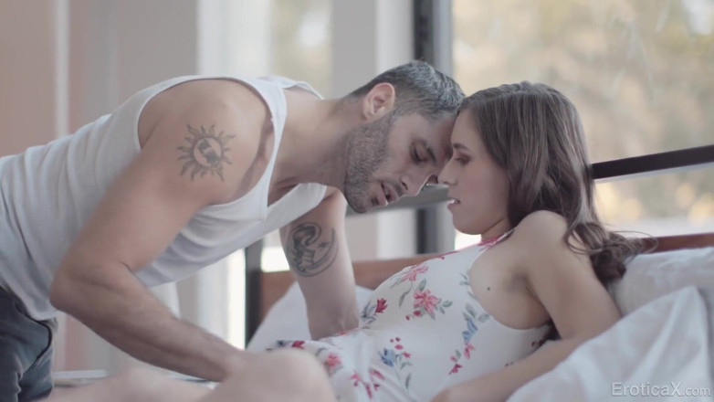 Erotica X: Eroticax - şımarık kız bahçıvanın onu sikmesine veya çenesini kapatmasına cesaret ediyor!