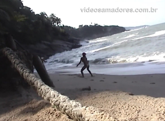 Amateurs videos: My girlfriend topless on the beach