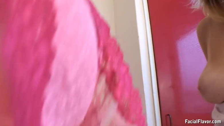 Facial flavor: Grote pik zuigen pov