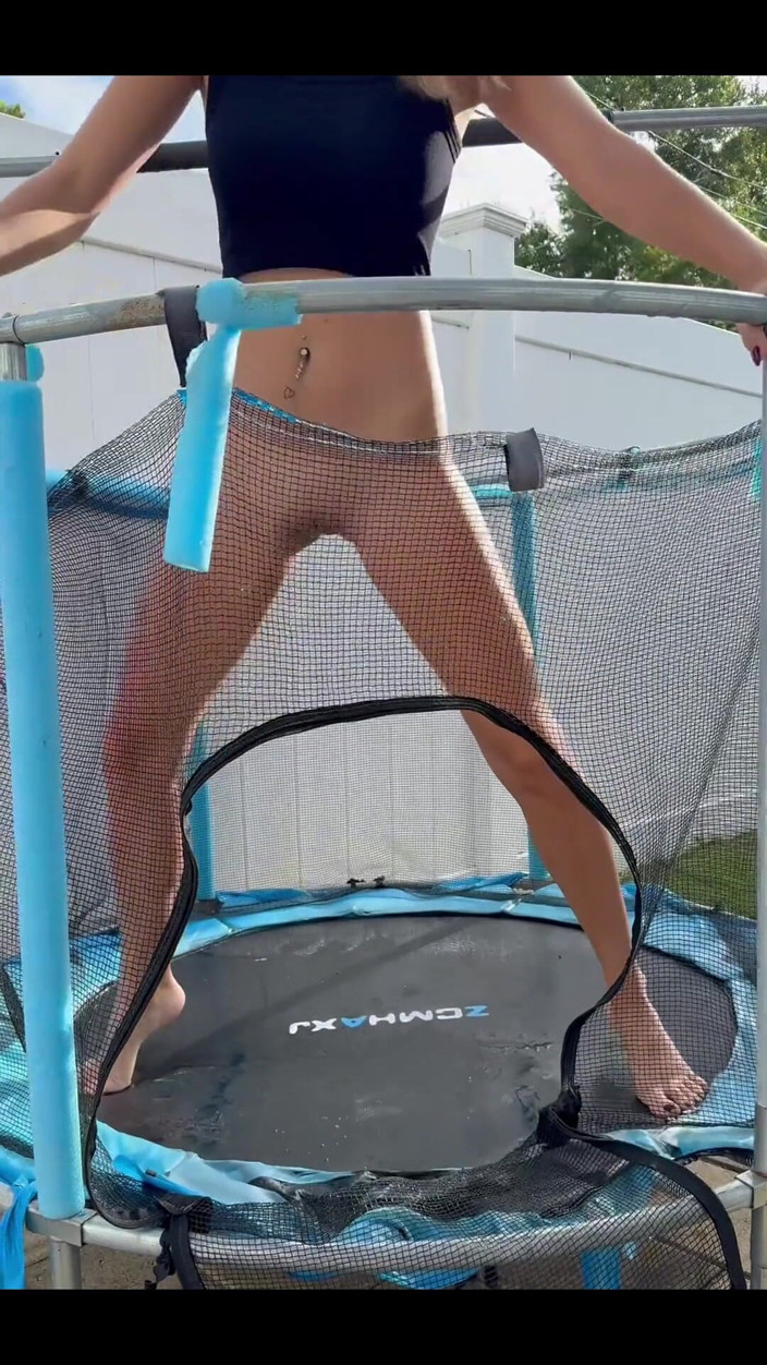 Tiffstreatsxoxo: Peeing While Jumping on the Trampoline