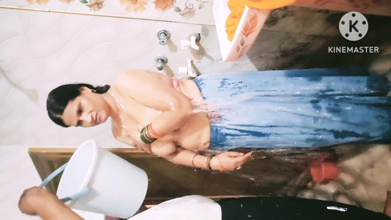 Lustykajolbhabhi: Gadrai Bua Ki Salle de bain Me Chudai