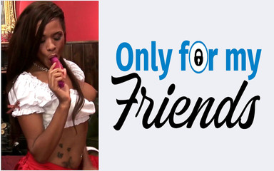 Only for my Friends: Keisha Kane je první porno bruneta ebenové prase masturbuje pomocí...