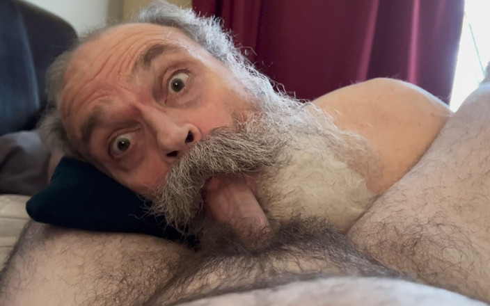 FuzzyBeardBoy: Memberi makan ayah tiri moustache besar menanggung pancutan berkrim