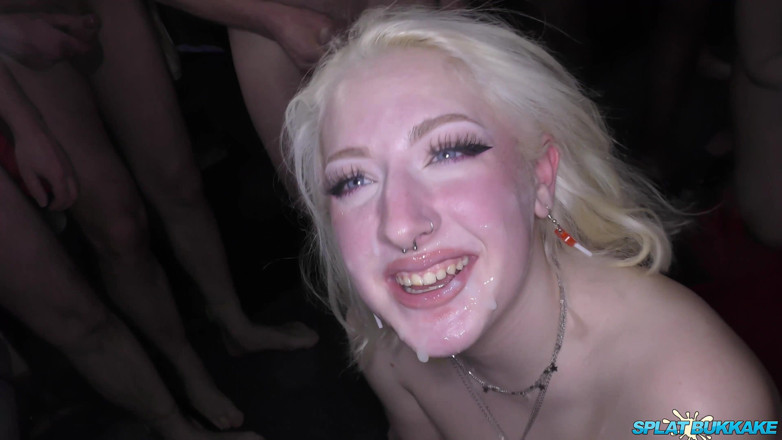 Gangbang team: Wild Blonde and Brunette Are Eager to Get Their Reward's
