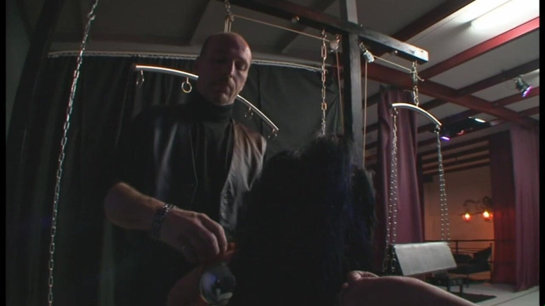 Absolute BDSM films - The original: Jugando con el coño humillante