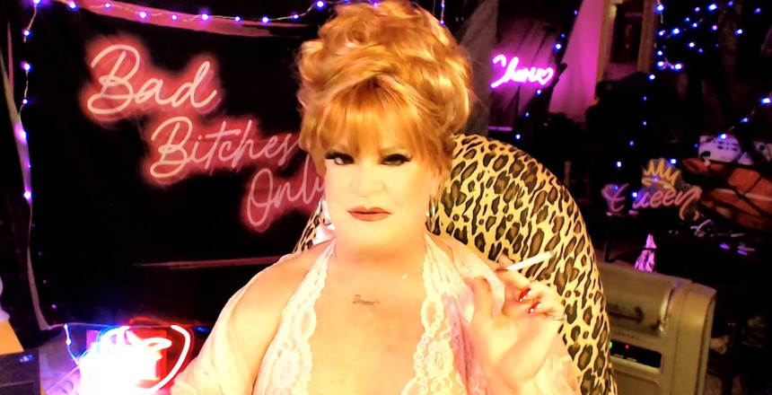 FemmeCheri120: Люблю робити 1:! Камера показує, а також робить спеціальний вміст.