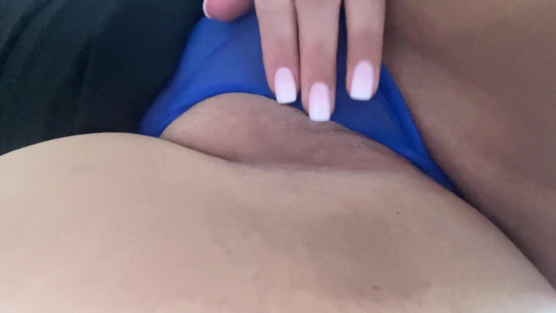 Lux Eva: Une Bombasse turque sexy me donne des instructions de branlette....