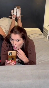 Duas Amigas Contratam Um Prostituto a Piroca Dele Maior Do Brasil
