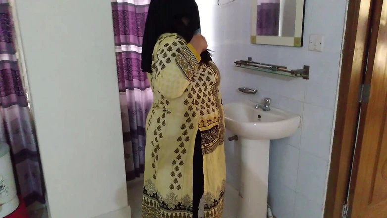 Aria Mia: Huge Ass Teen Fucked by Neighbor - BBW Sexy Collage Girl