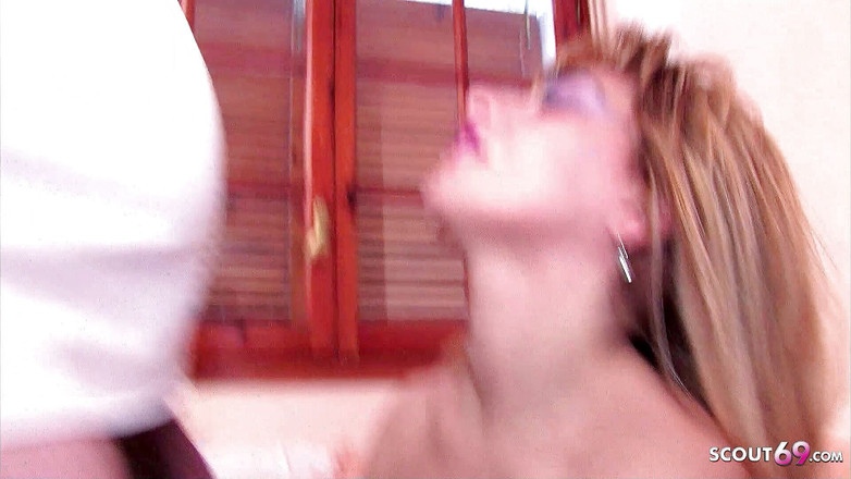 Full porn collection: MILFka Martina přistižena při masturbaci a ošukaná do zadku