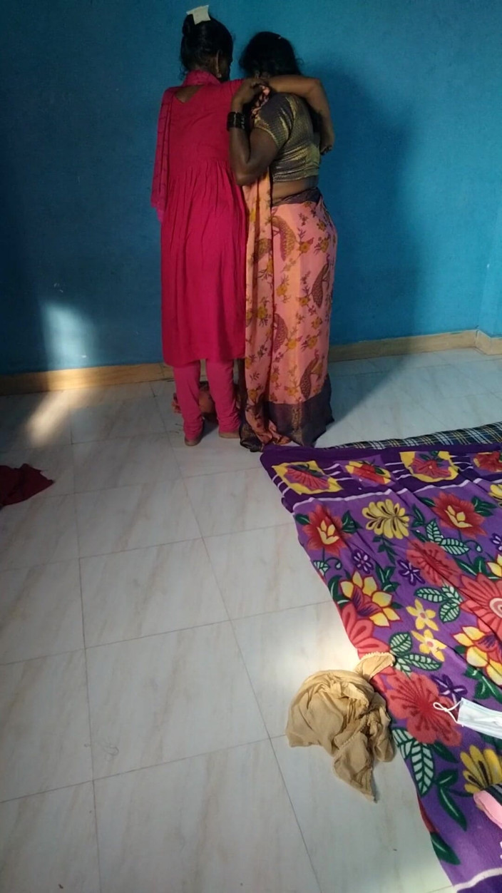 Tamil lesbian: Lässiges reden, cuckold-paar