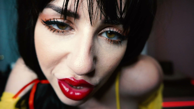 SavvyStar: Belles Big Red Lips