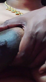 Hot and Sexy Aunty Apne Boobs