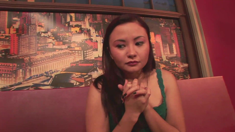 Black Sinner: Awek Asia tidak percaya betapa besarnya zakar hitam yang sangat...