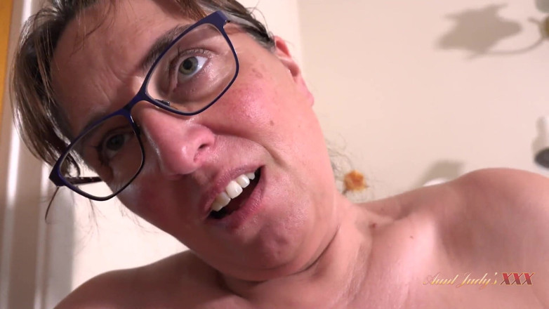 Aunt Judy's XXX: Tantejudysxxx - Deine 48-jährige Vollbusige MILF-chefin Ruby Cattrall Lutscht Deinen Schwanz Im...