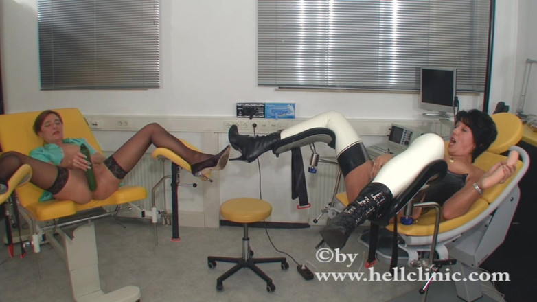 Rubber & Clinic Studio - 1ATOYS: Salatalıklı ve sosisli iki sürtük anal