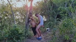 Am dus-o pe femeia însărcinată în pădure