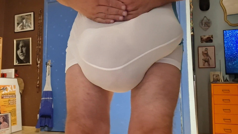 Monster_Meat_: 白い下着