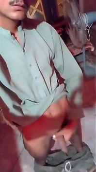 ฉันรักการเล่นกับควยรูตูด - ลูกชายขี้เสือกแตกคาหน้าโดยไม่ใช้มือให้คุณแม่เลี้ยง