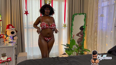 Afrocummy: Velký zadek nevlastní sestra mi ukazuje její vánoční oblečení a...