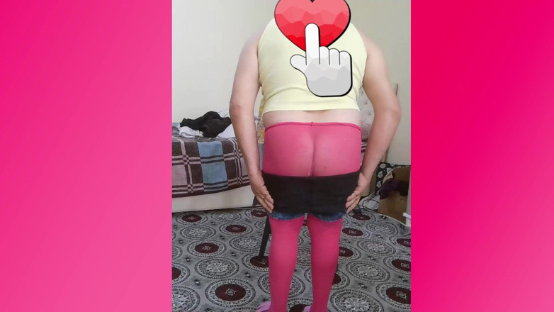 Crossdresser Beyza: Beyza Crossdresser Wears Shorts Mini Skirt