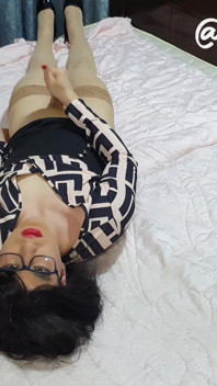 Sexy trans sekretářka se vystříká na její obličej