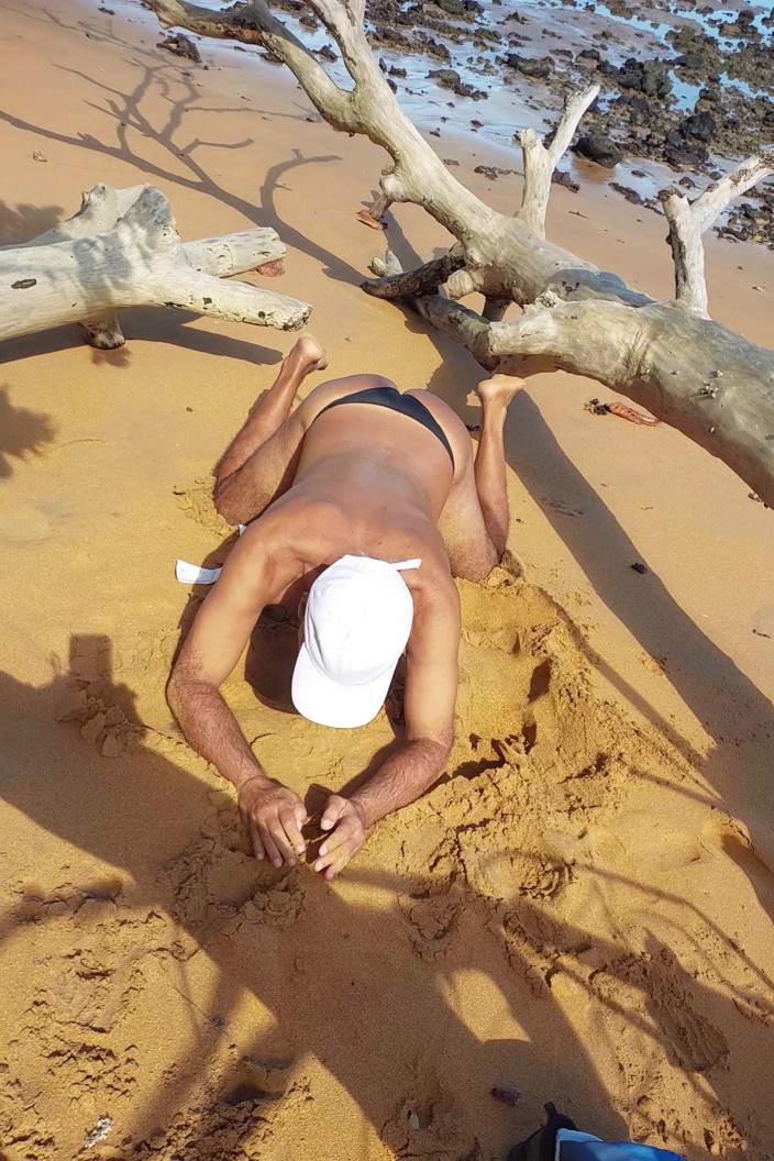 Ladysilvas: Ladysilva en la playa en bragas con su culo caliente