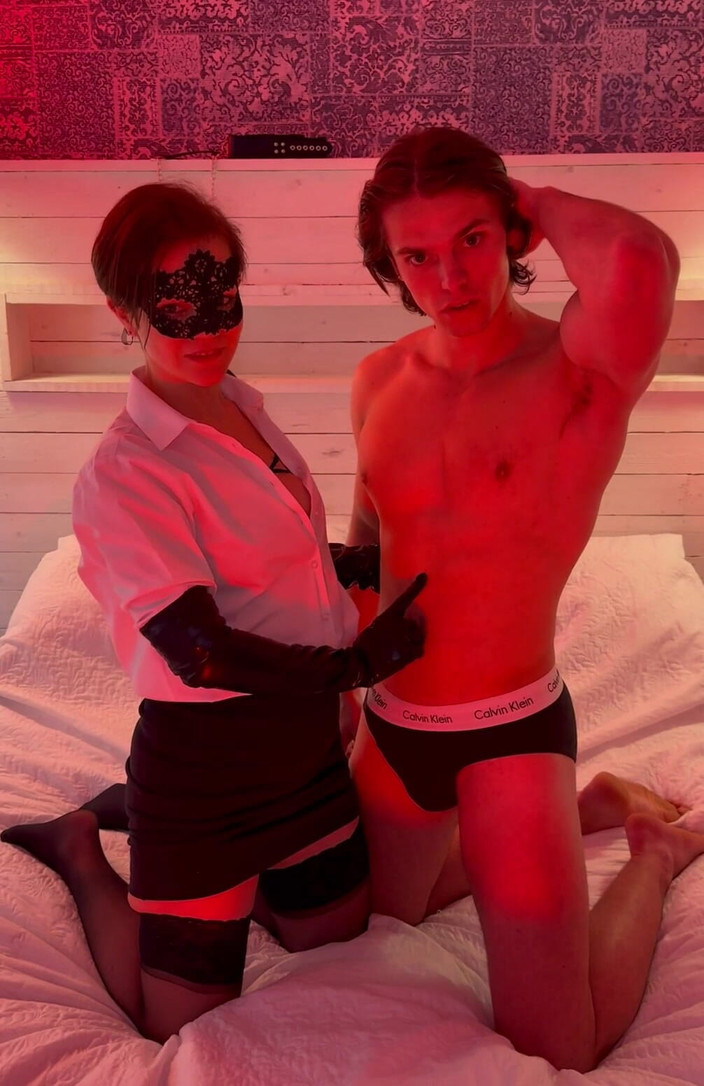 Queen-Lucy: 이번 주에 나는이 놀라운 21 세의 스페인 모델로 촬영하기 위해 바빴다. 나는 나 자신을 몇 번 꼬집어야했지만 나는 Wa 캔트