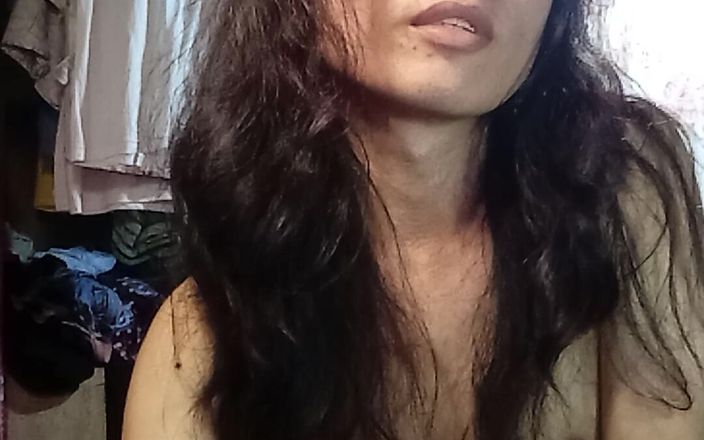 Reyna Alconer: Sexy e bonita jovem rainha das mais gosta de foder...