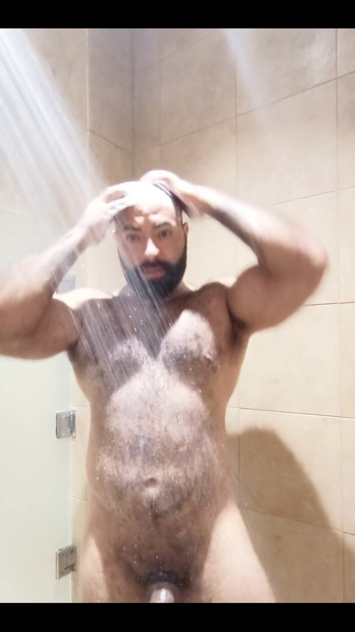 Lobo: Shower Time