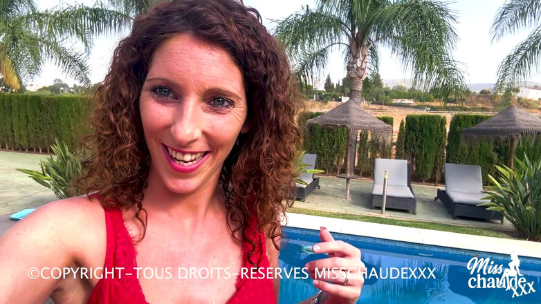 Misschaudexxx: misschaudexxx, saya menghisap dan bercinta di tepi kolam renang