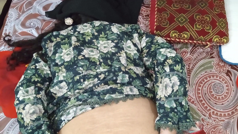 QueenbeautyQB: Berkongkek keras dengan isteri rumah desi India comel saya