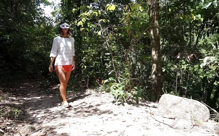 Bruce-and-Morgan: Morgan peeing in nature